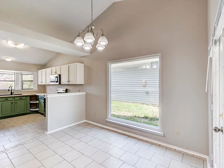 2015 Newton Dr — Photo 11