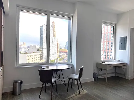 Rented by Gulia Wang, LREB | media 18