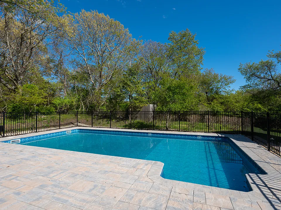 10 Upper Firestone Rd