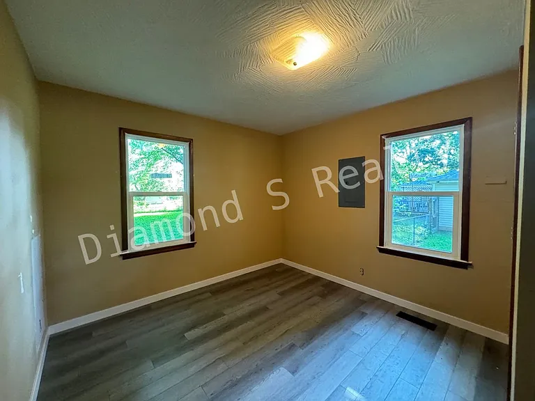 1277 E Wayland St — Photo 7
