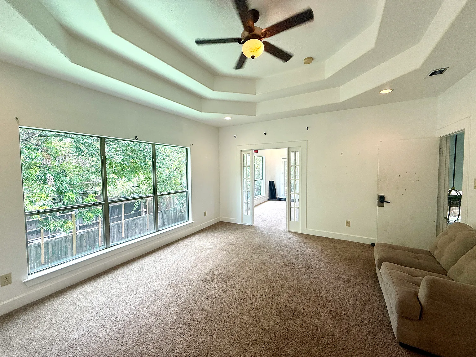 6 bed, 4183 sqft, $9,000 — Photo 2