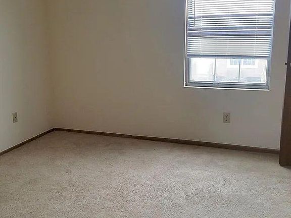 4th image of 5086 Stoneybrook Blvd