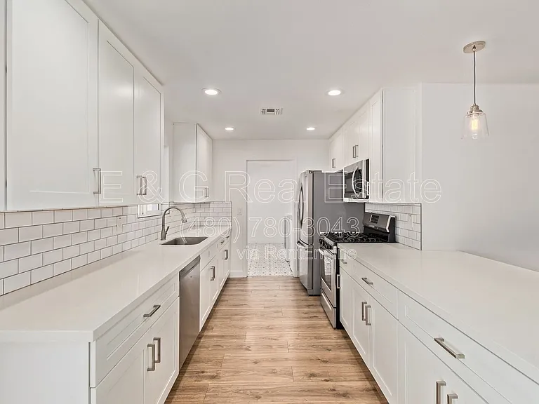 1809 E Concorda Dr — Photo 2