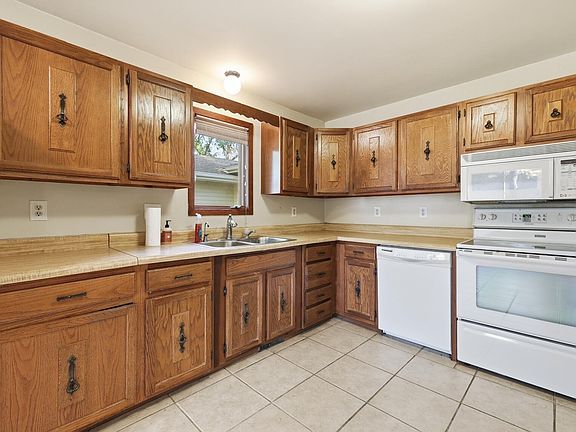 5th image of 209 E Pine St