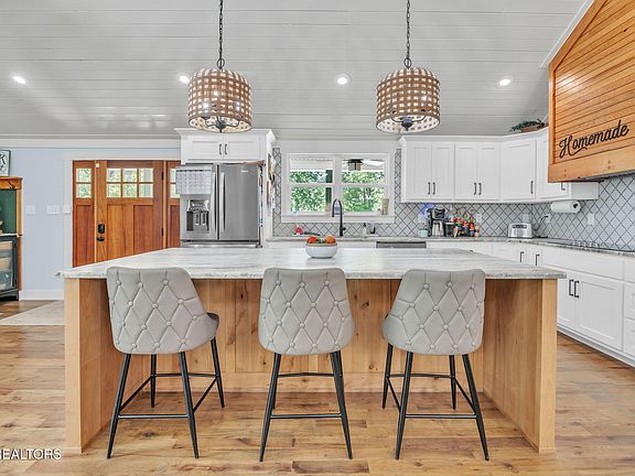 23rd image of 328 Ridge Circle Rd