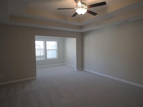 4th image of 615 Bluffview Dr