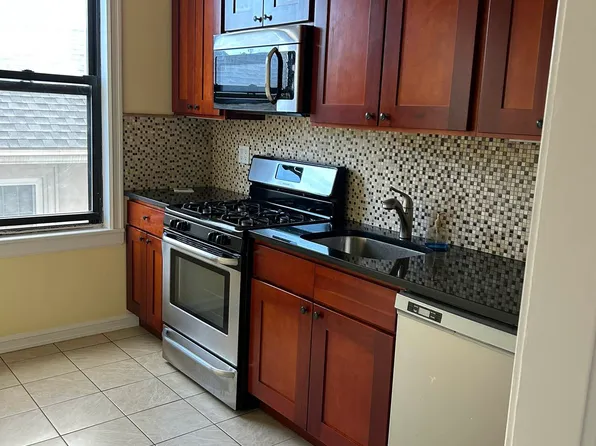 34-30 Crescent Street image 1 of 3