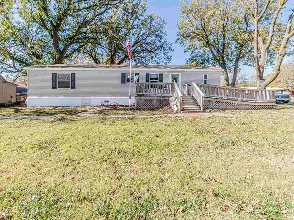 202 S Walnut St, White City, KS 66872