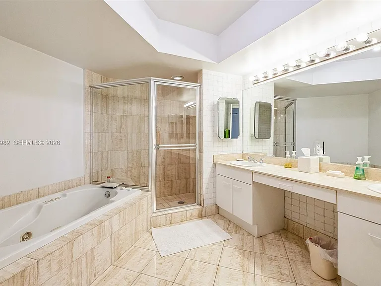 21205 Yacht Club Dr #1802 — Photo 22
