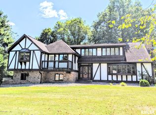 2905 W Alveria Dr, Carbondale, IL 62901