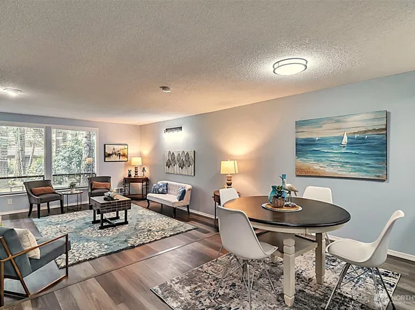 19115 Ballinger Way NE #102, Lake Forest Park, WA 98155