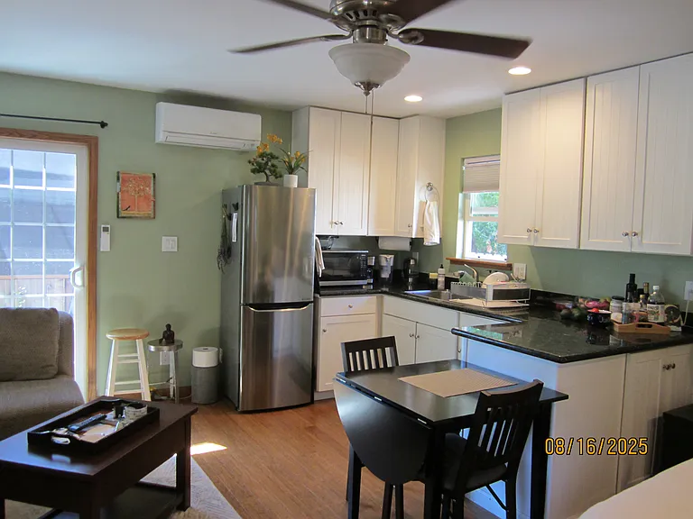 945 Wright St — Photo 8