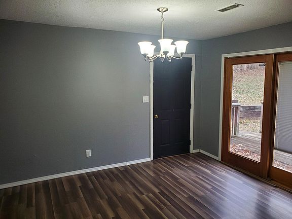 3rd image of 1446 N Henderson Ave