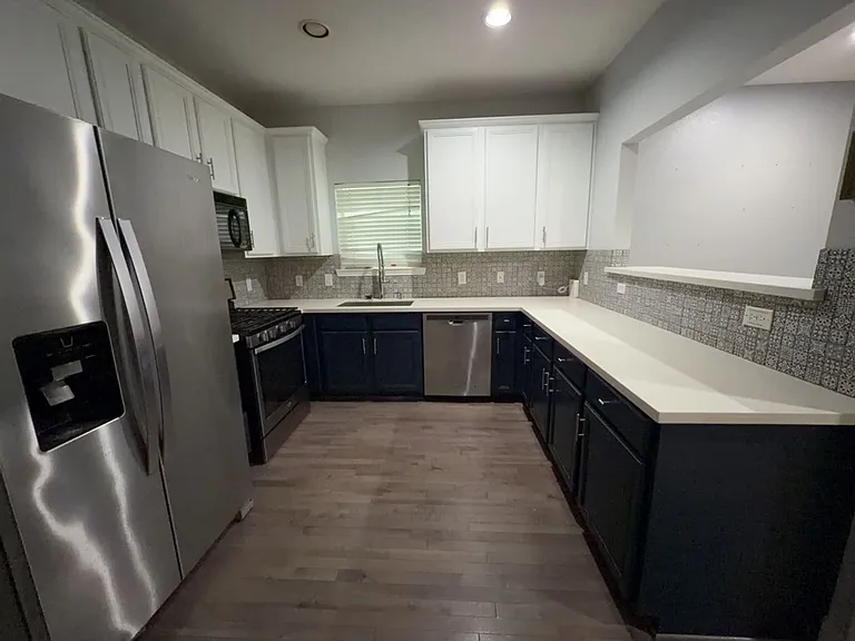 1828 Fletcher St — Photo 3
