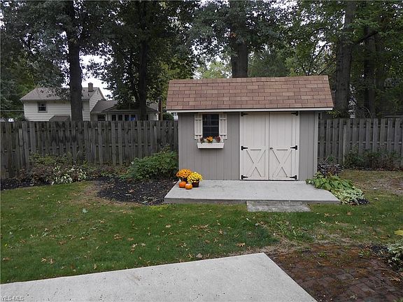 5th image of 827 Edenridge Dr