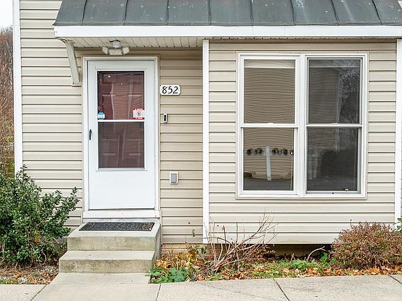 2nd image of 852 Camelot Ln