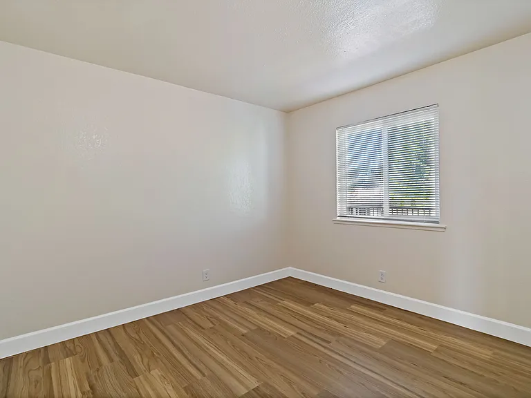 10900 Macarthur Blvd #2 — Photo 14