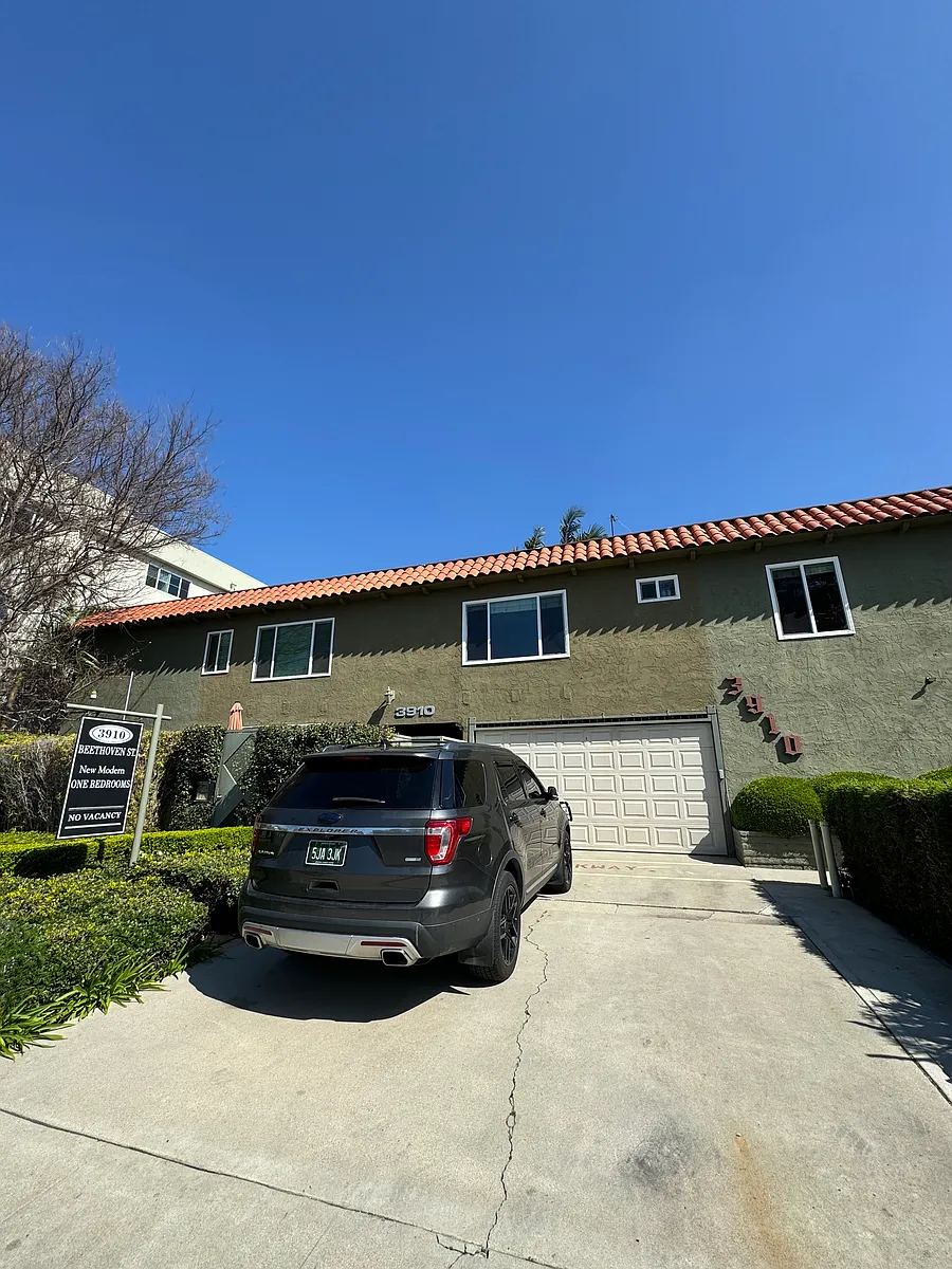 Building Photo - 3910 Beethoven St #5