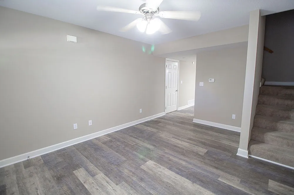 Spacious North Side Townhouse — Photo 4