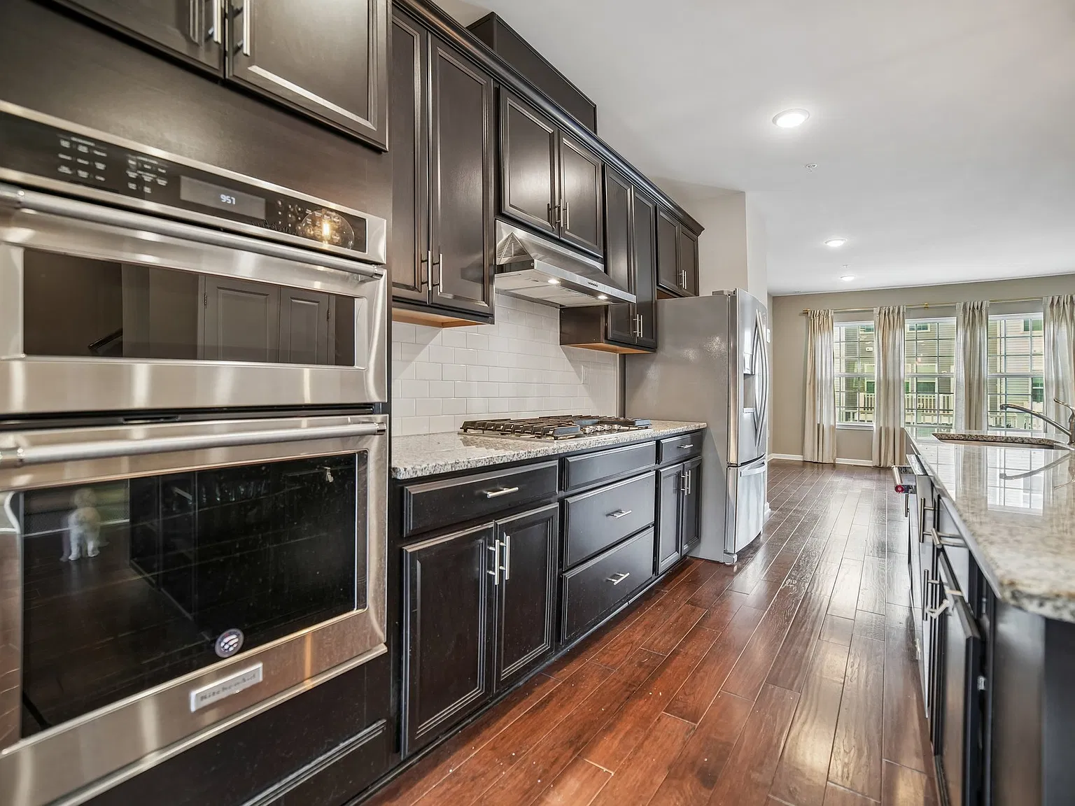 3 bed, 2.5 bath, 1935 sqft, $4,700 — Photo 3