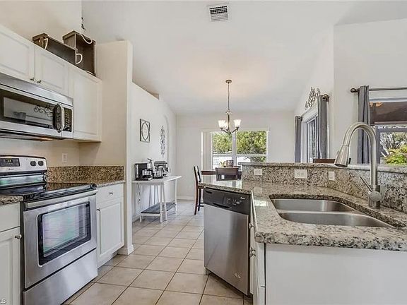 3rd image of 925 SW 31st St