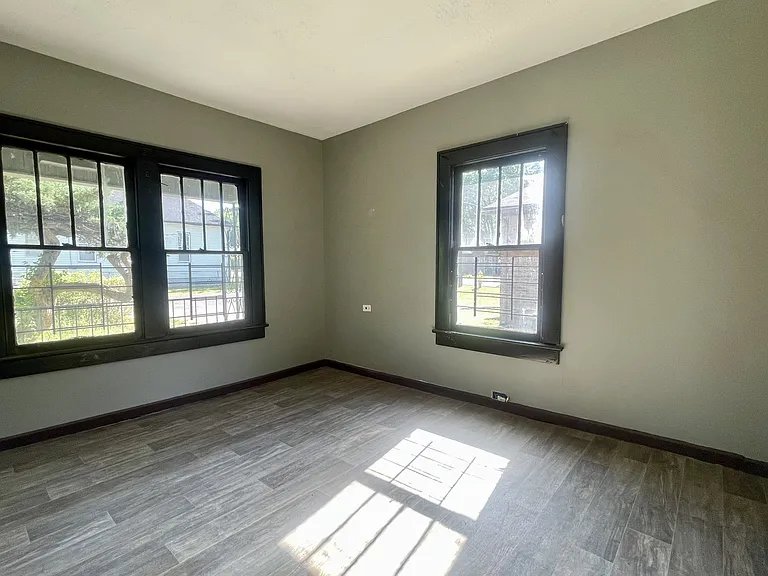 2512 Boone St — Photo 3