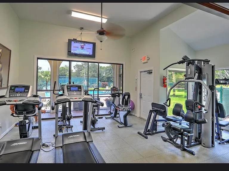 9600 Riverside Dr — Photo 29