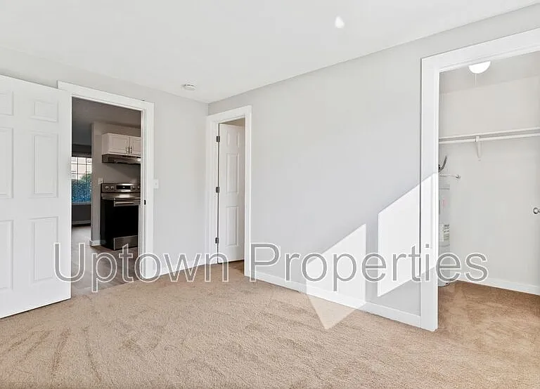 6822 N Richmond Ave — Photo 1