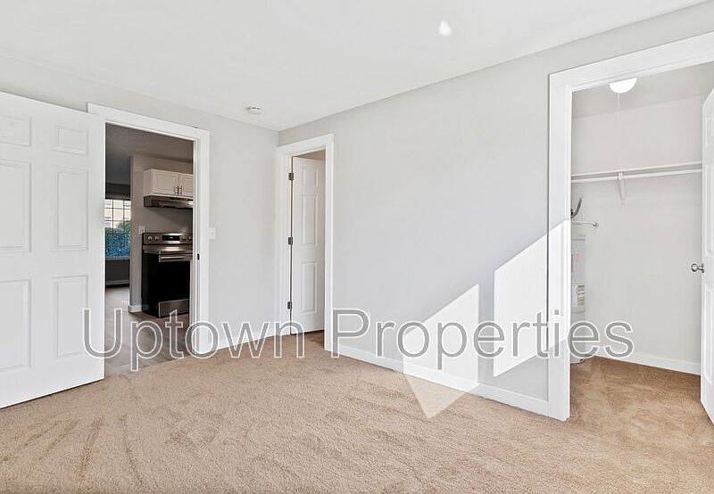 1st image of 6822 N Richmond Ave