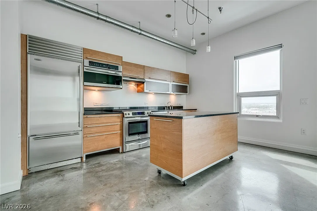 Newport Lofts — Photo 1