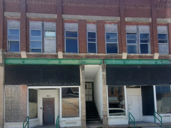 211 N Main St, Chariton, IA 50049