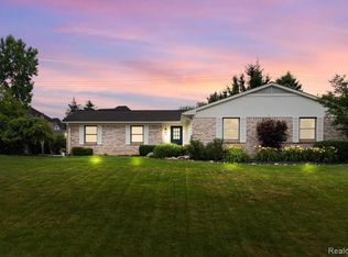2961 Hartford Ln, Shelby Township, MI