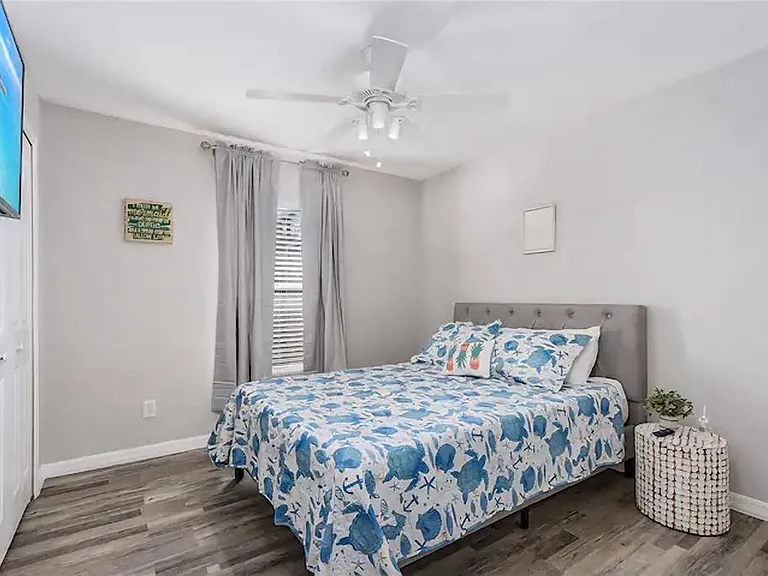 2705 SW 11th Pl — Photo 14
