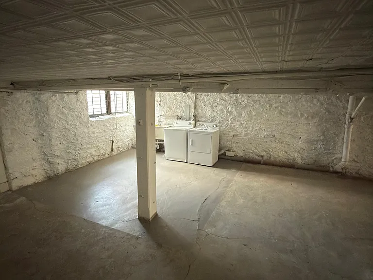 328 E 33rd St — Photo 8