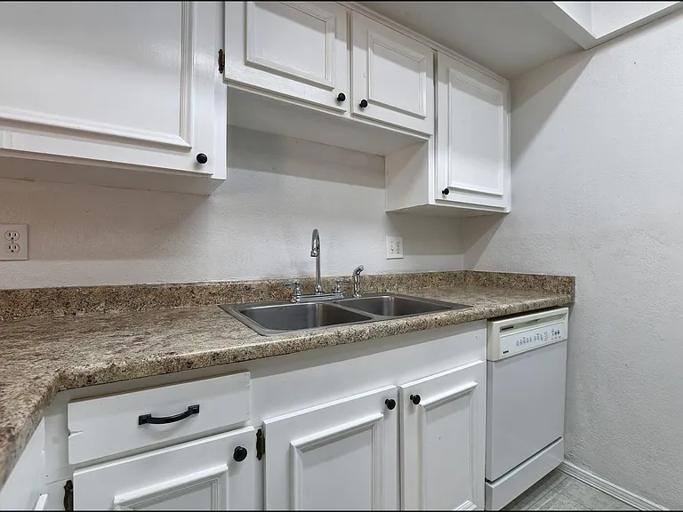 7113 Orizaba Ave — Photo 15