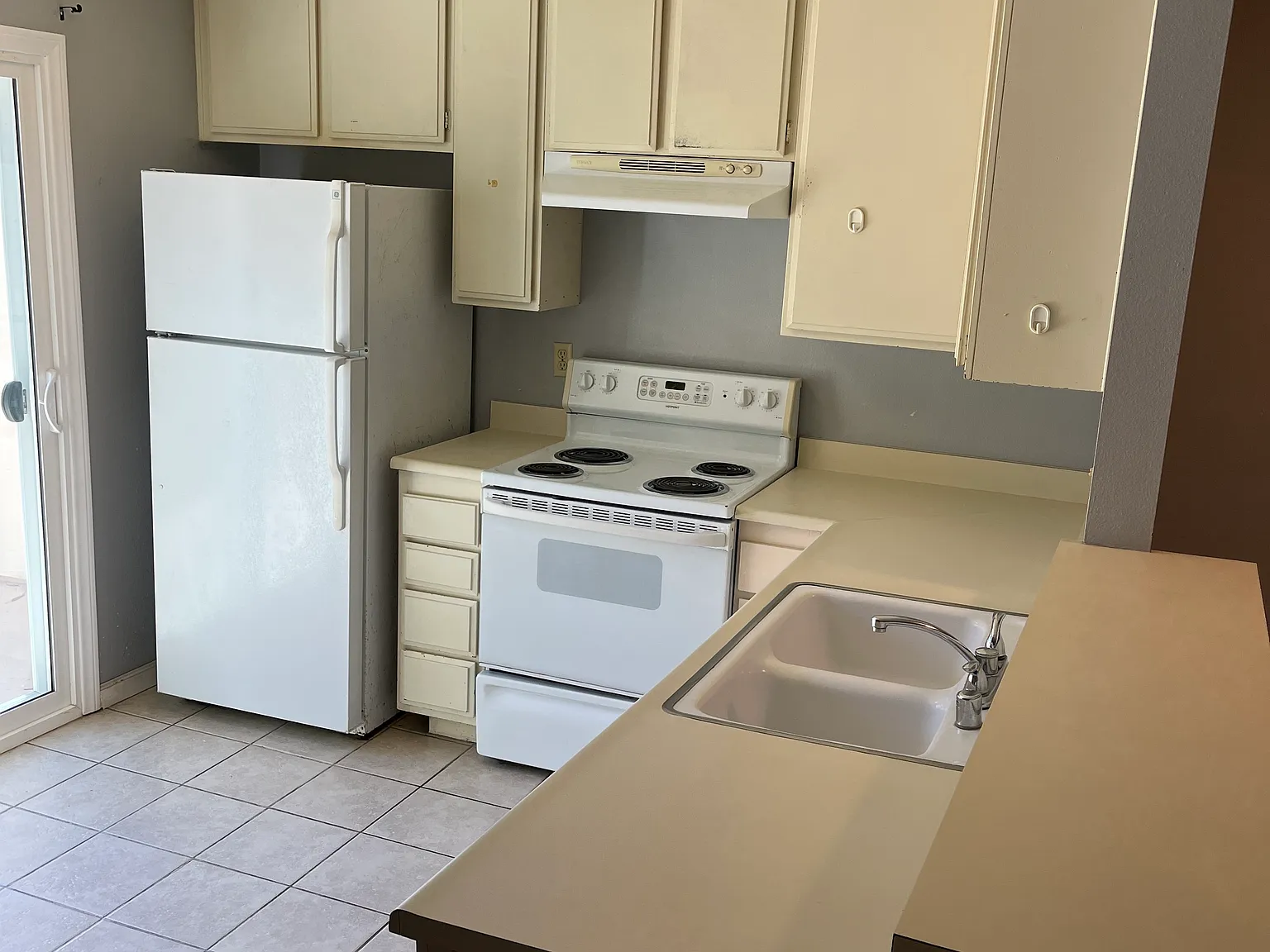 2 bed, 1.5 bath, 1097 sqft, $3,000 — Photo 2