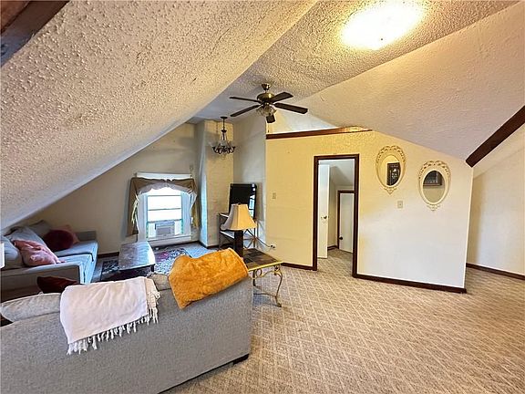 4th image of 1711 Jackson Ave APT C