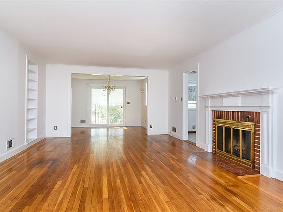 3rd image of 84 Pleasant St