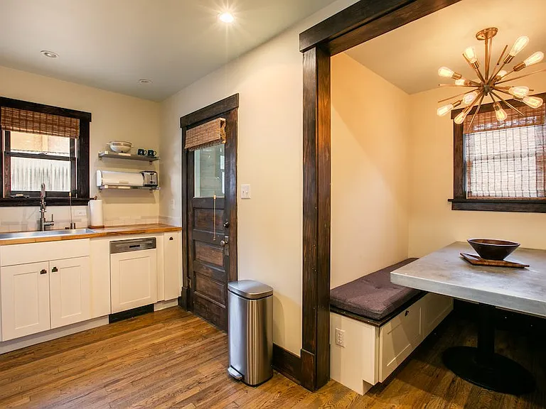 207 Richmond Dr NE — Photo 10