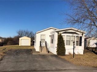 308 Dogwood Dr, Lockport, NY 14094