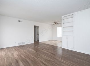 Pacific Beach: Spacious 2 Br Apartment with Parking, San Diego, CA 92109