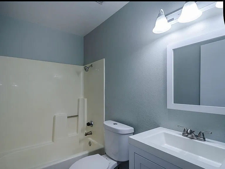 2412 Village Grn — Photo 16