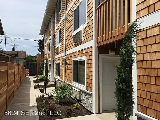 2nd image of 5624 SE 22nd Ave #3303357