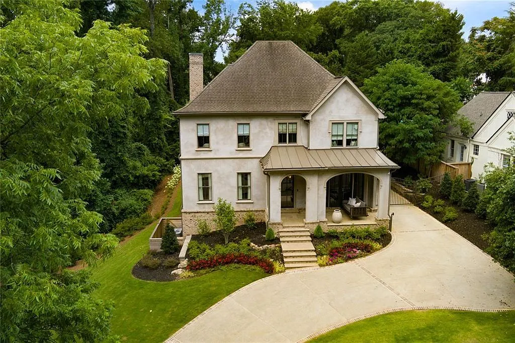 5 bed, 5.5 bath, 4498 sqft, $19,500 — Photo 2