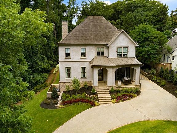 2nd image of 91 Park Cir NE