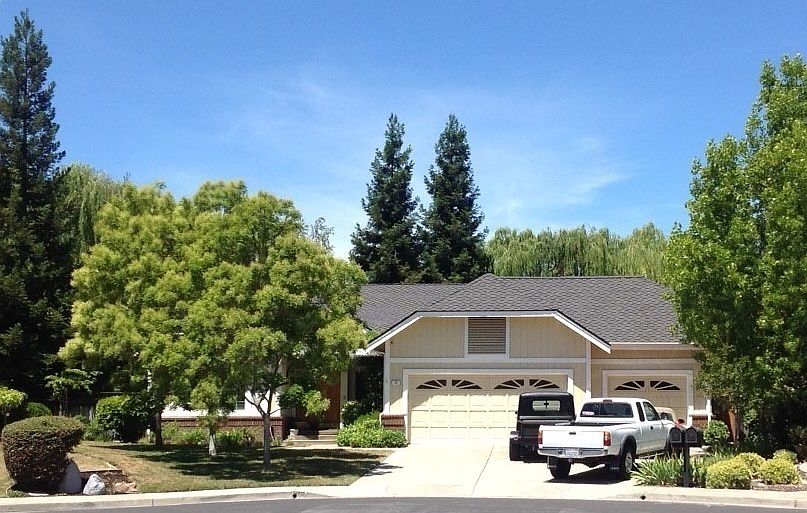 1st image of 30 Chatsworth Ct