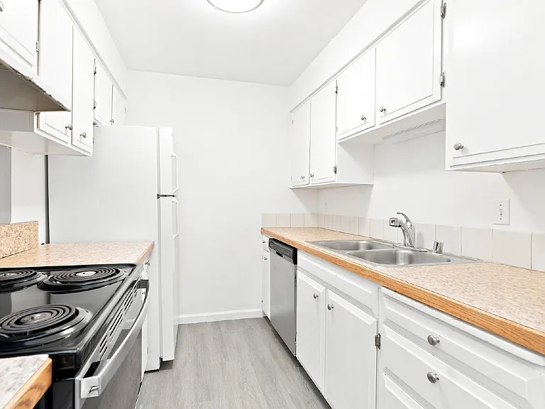 13960 SE 173rd Pl #2 — Photo 5