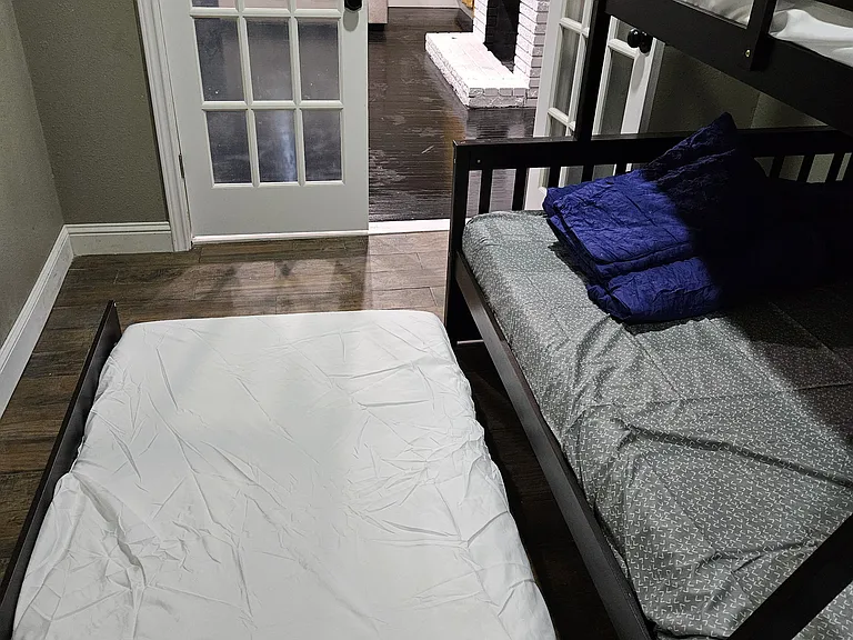 1822 Stella Ave — Photo 10