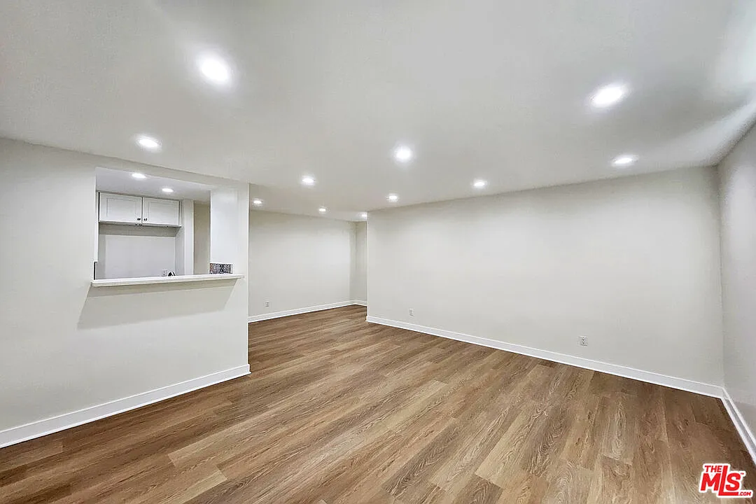 2 bed, 1.0 bath, 950 sqft, $2,800 — Photo 3