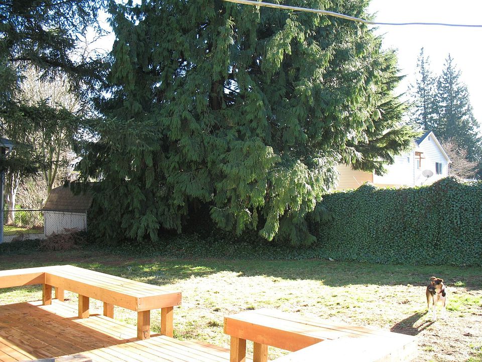 2nd image of 2517 NE 120th St